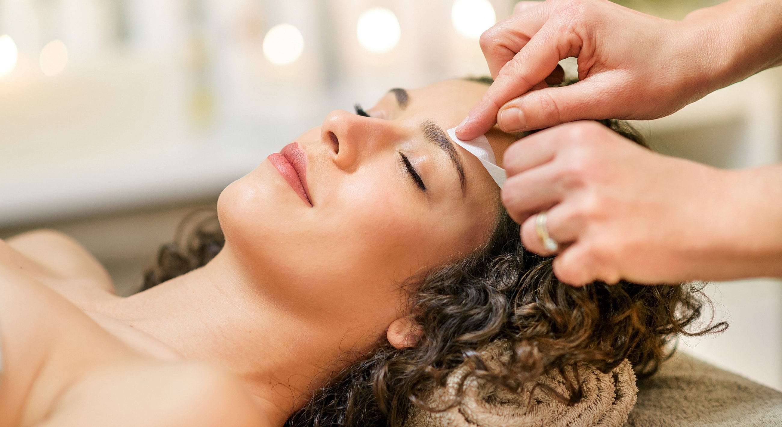 Roswell waxing model receiving treatment in salon.